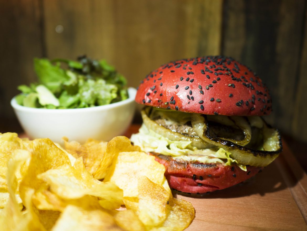 Dos Santos PUB Inaugura Bar com Cervejas Artesanais e Vasta Carta de Petiscos e Sanduíches!