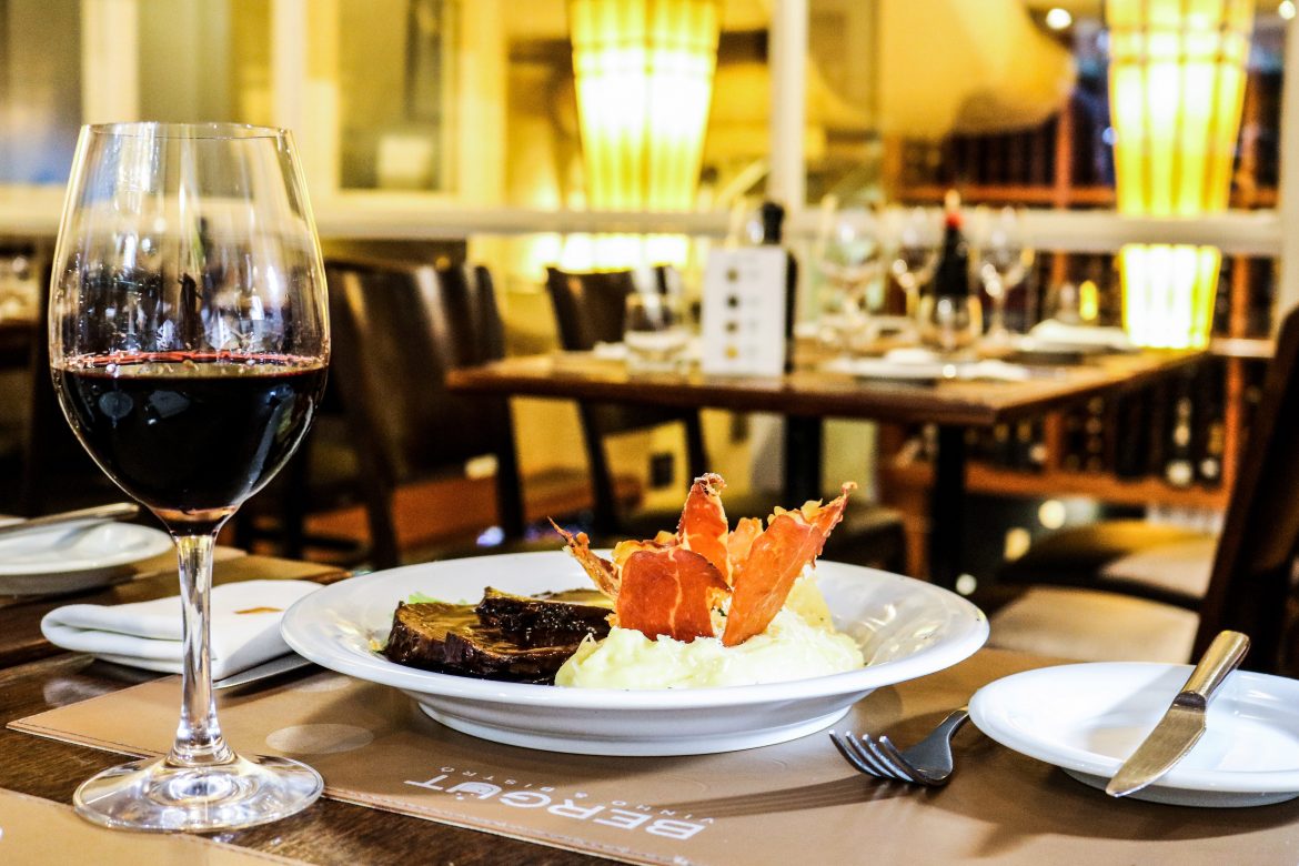 Bergut Promove Noite Que Harmoniza Vinho e Samba!