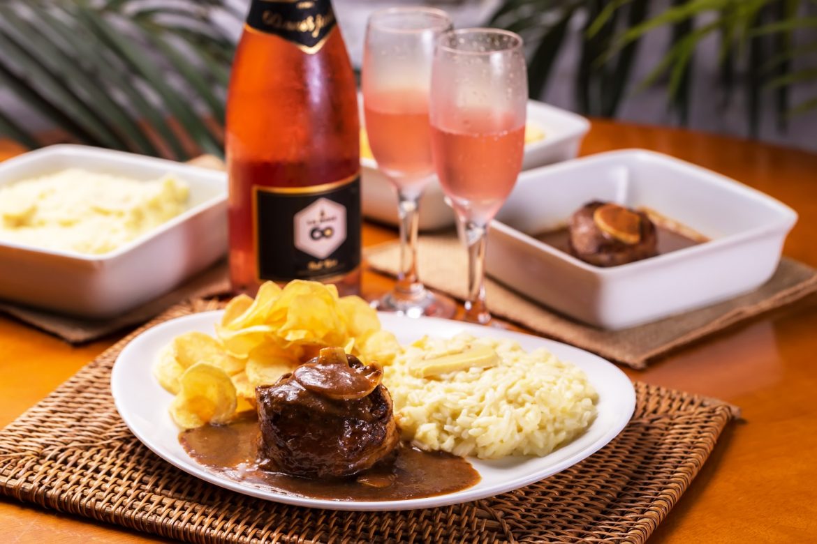 La Mole Completa 60 anos, Lança Livro e Traz de Volta Um de Seus Pratos Mais Antigos!