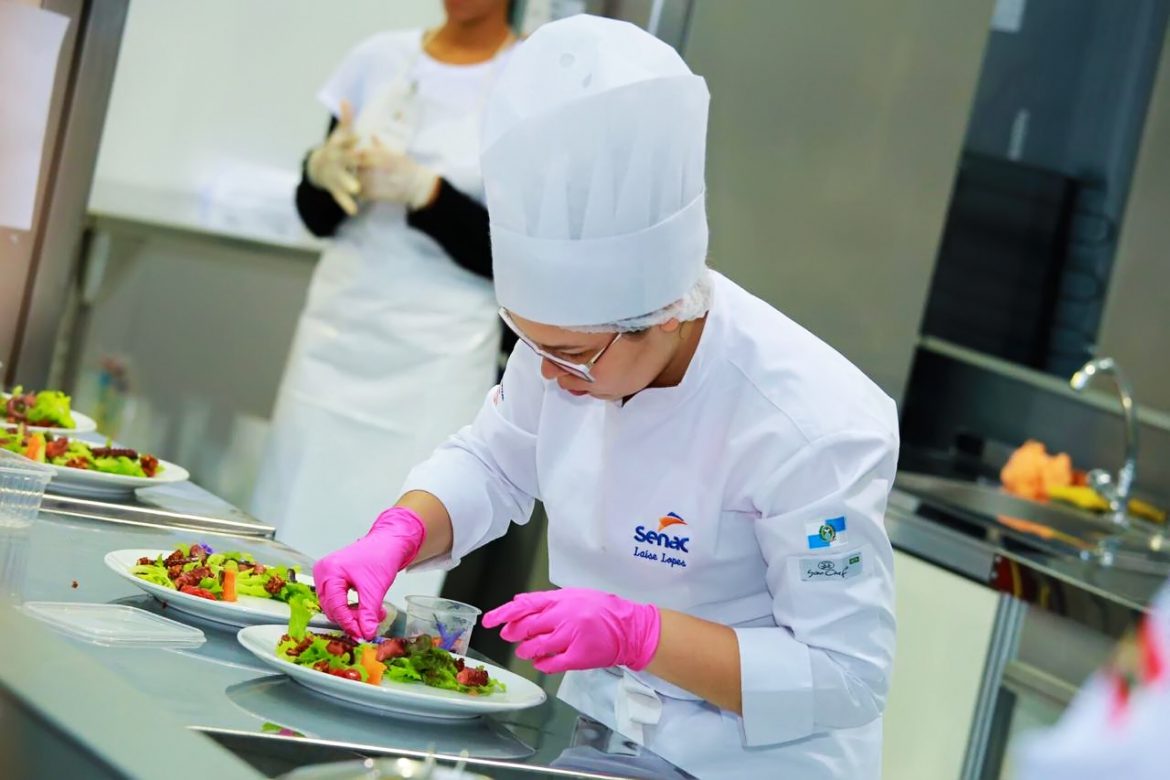 Senac Barra da Tijuca Sedia Final Estadual em Cozinha para Definir aluno que Irá Representar o Rio nas Competições Senac de Educação Profissional!