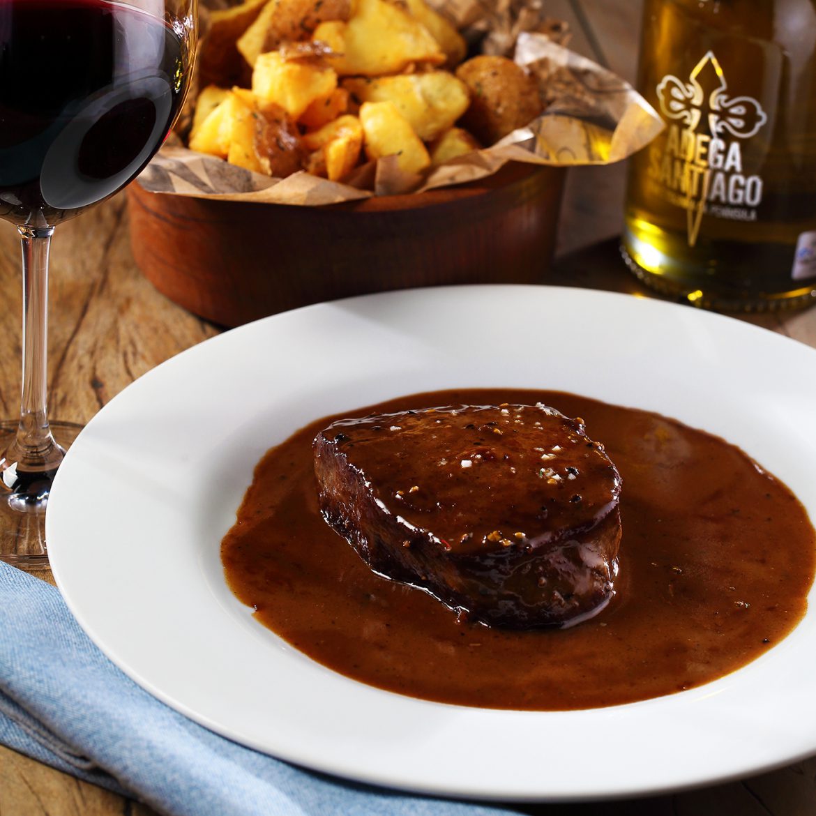 Bife à Moda do Porto é a Novidade na Adega Santiago no Rio de Janeiro!