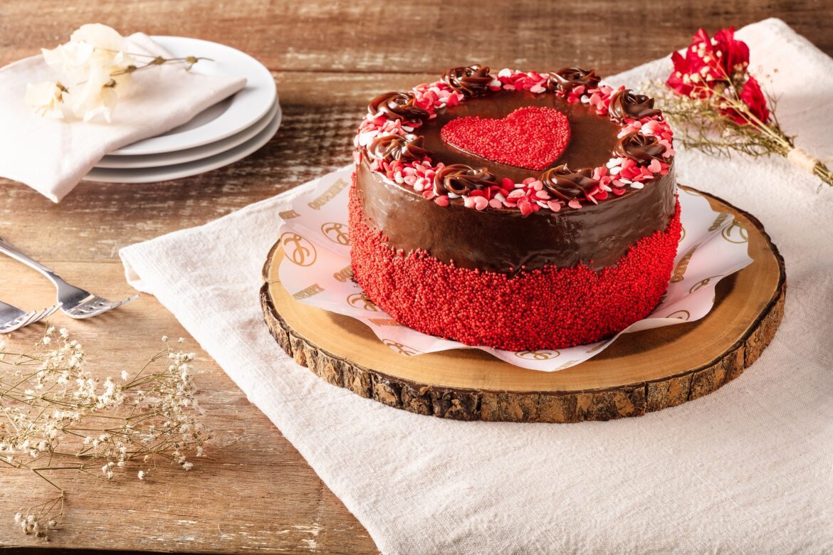 Lecadô: Torta Dia das Mães com recheios de chocolate belga e doce de leite gourmet