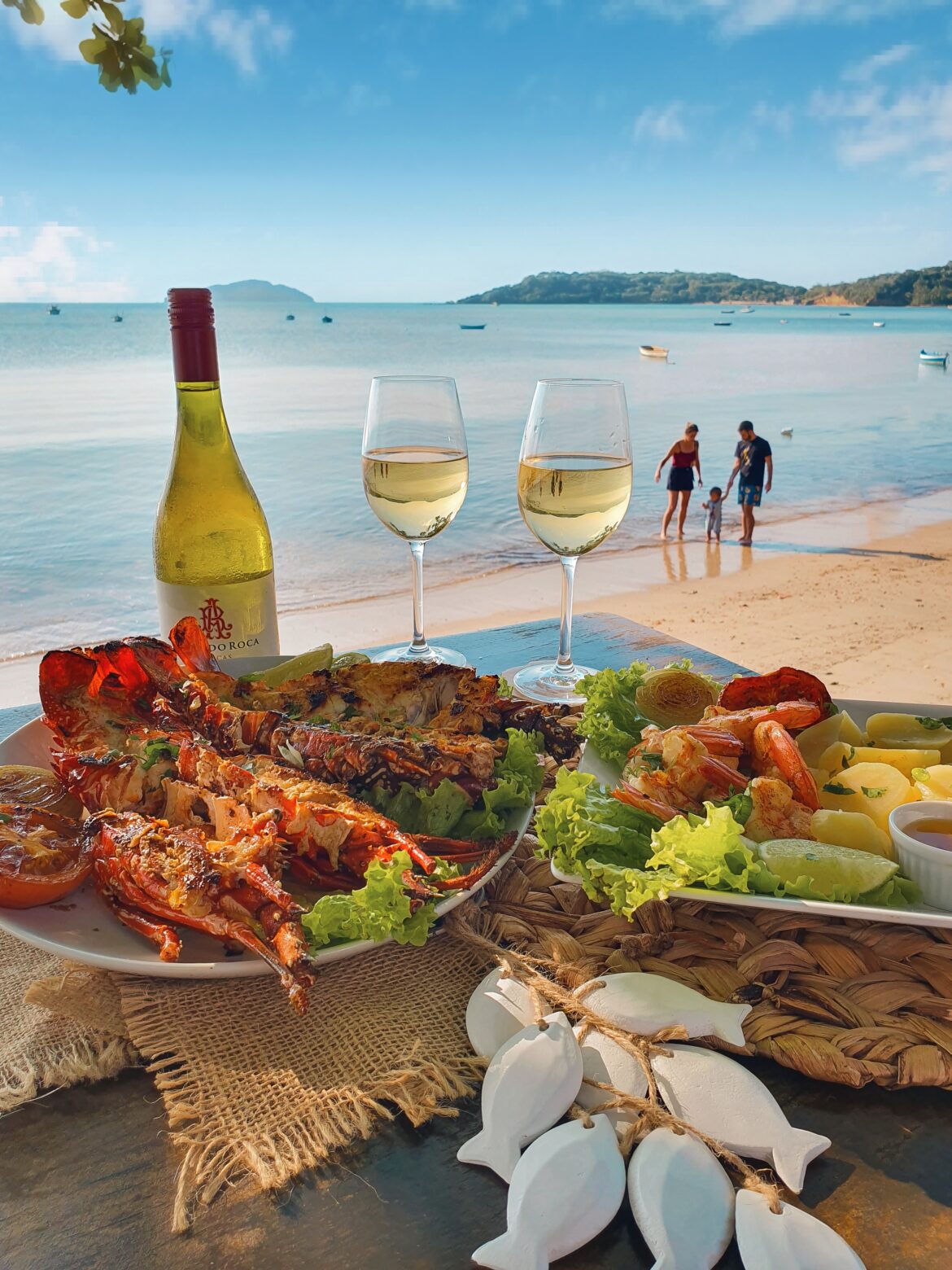 Bar dos Pescadores, em Búzios, apresenta pratos especializados em Lagosta