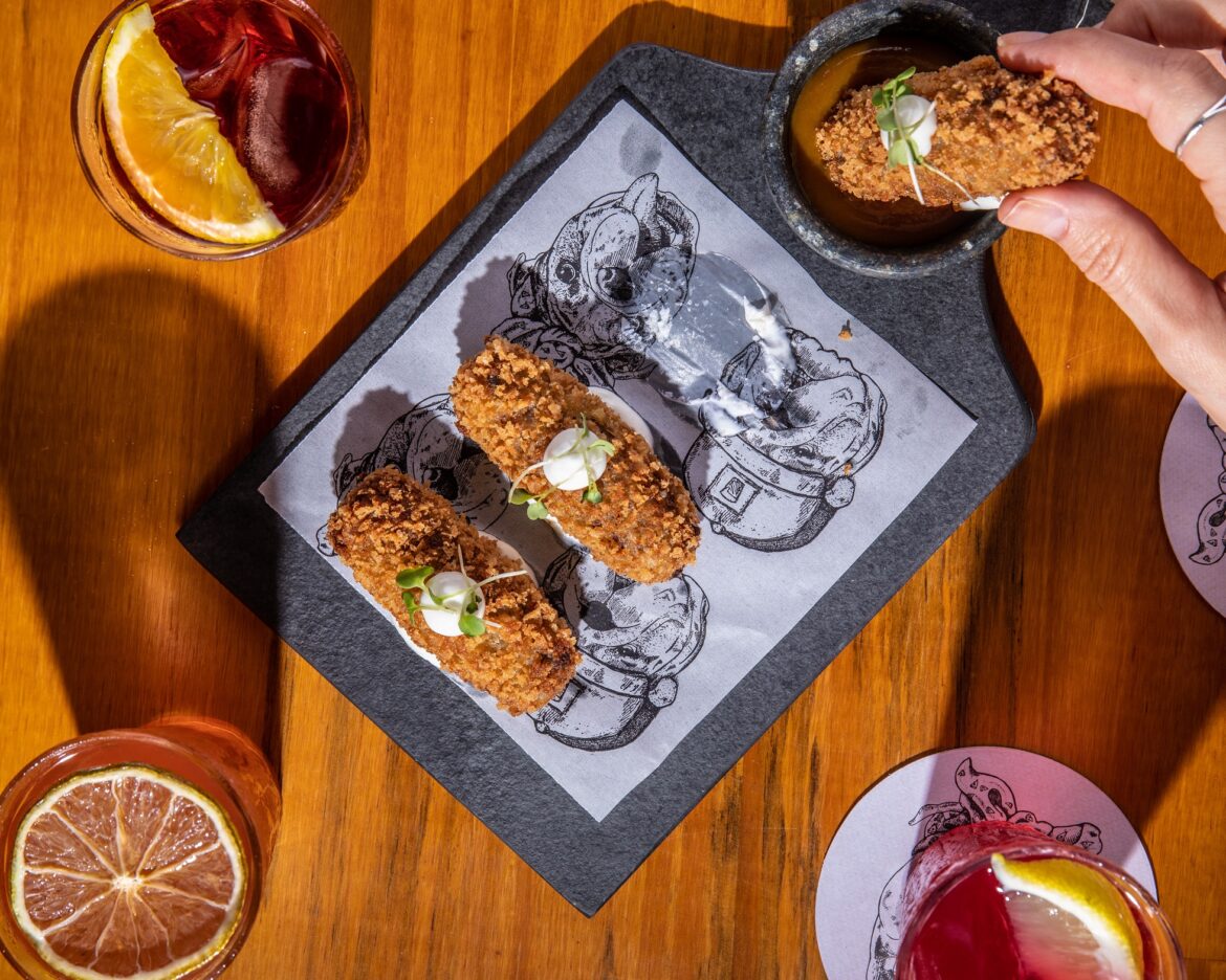 Bonifácio e Berenice amplia carta de vinhos com rótulos da Cão Perdigueiro Vinho e Arte