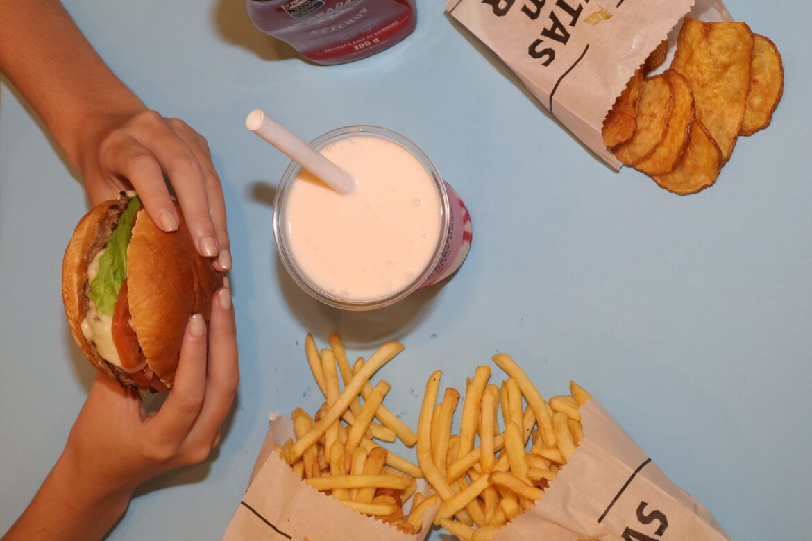 T.T. Burger e Ballena lançam Sacode em collab