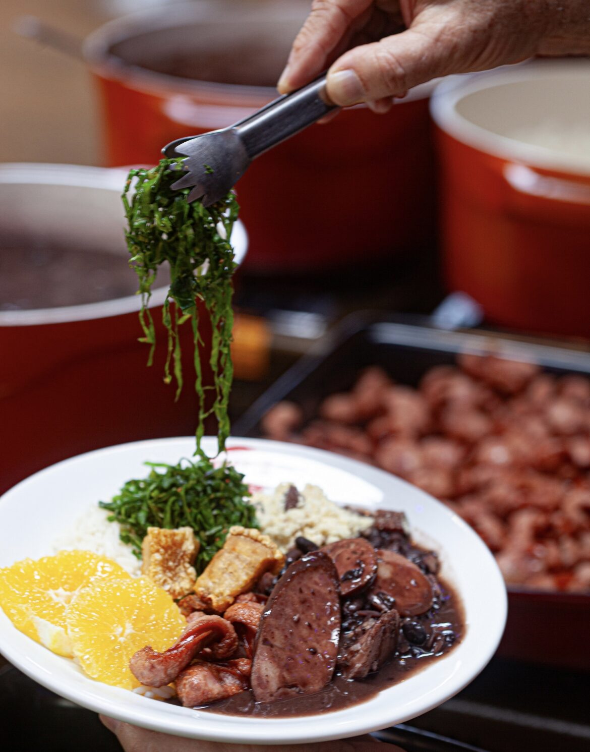 Bar do Zeca Pagodinho comemora Dia de São Jorge com Feijoada