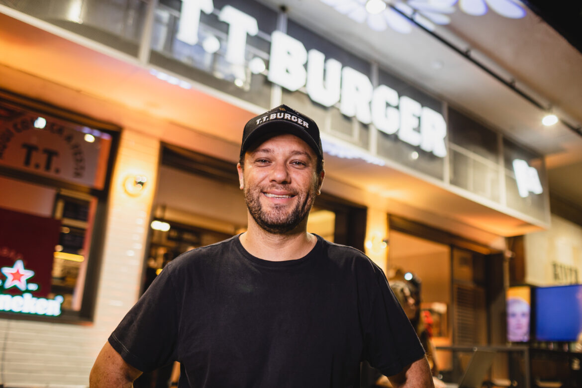Hamburgueria de Thomas Troisgros chega a Niterói com ação que distribui 100 burgers gratuitos