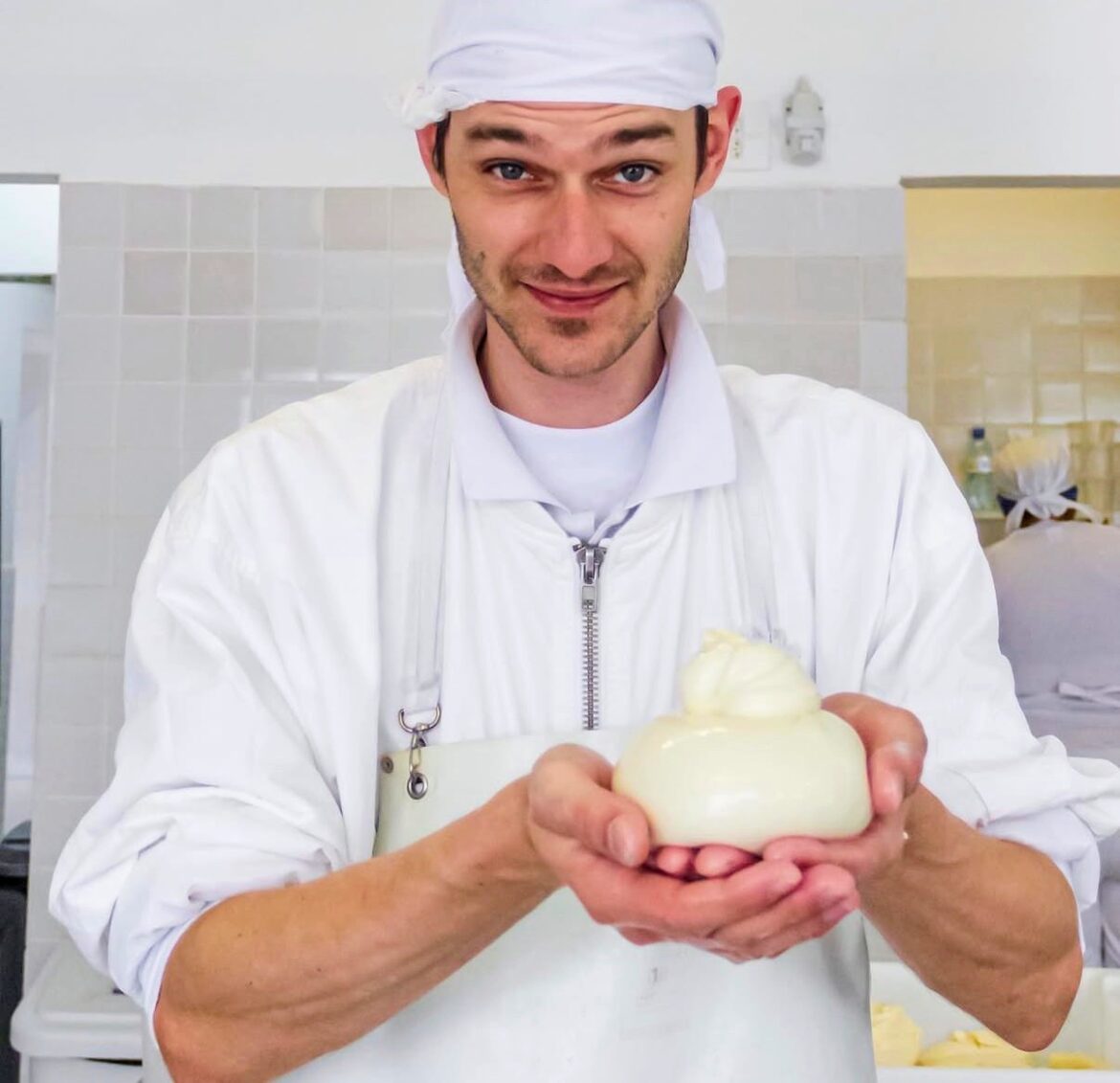 Do Glamour das Passarelas à Arte da Queijaria: A Jornada de Douglas Neitzke